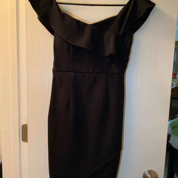 Little black dress from Speechless, size 3, no slip feature on top - Picture 5 of 5